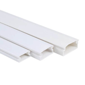 tre kabelkanaler av pvc